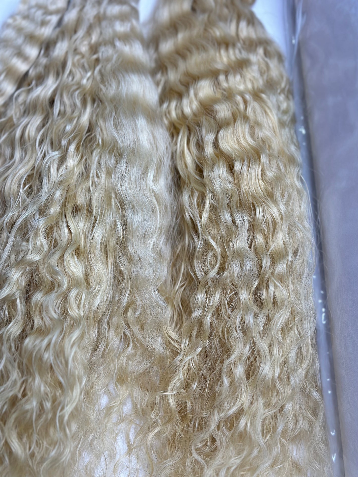 Blonde wavy Strands